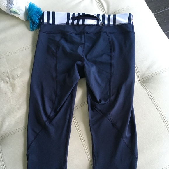 Lululemon Inspire Crop - Picture 4 of 4